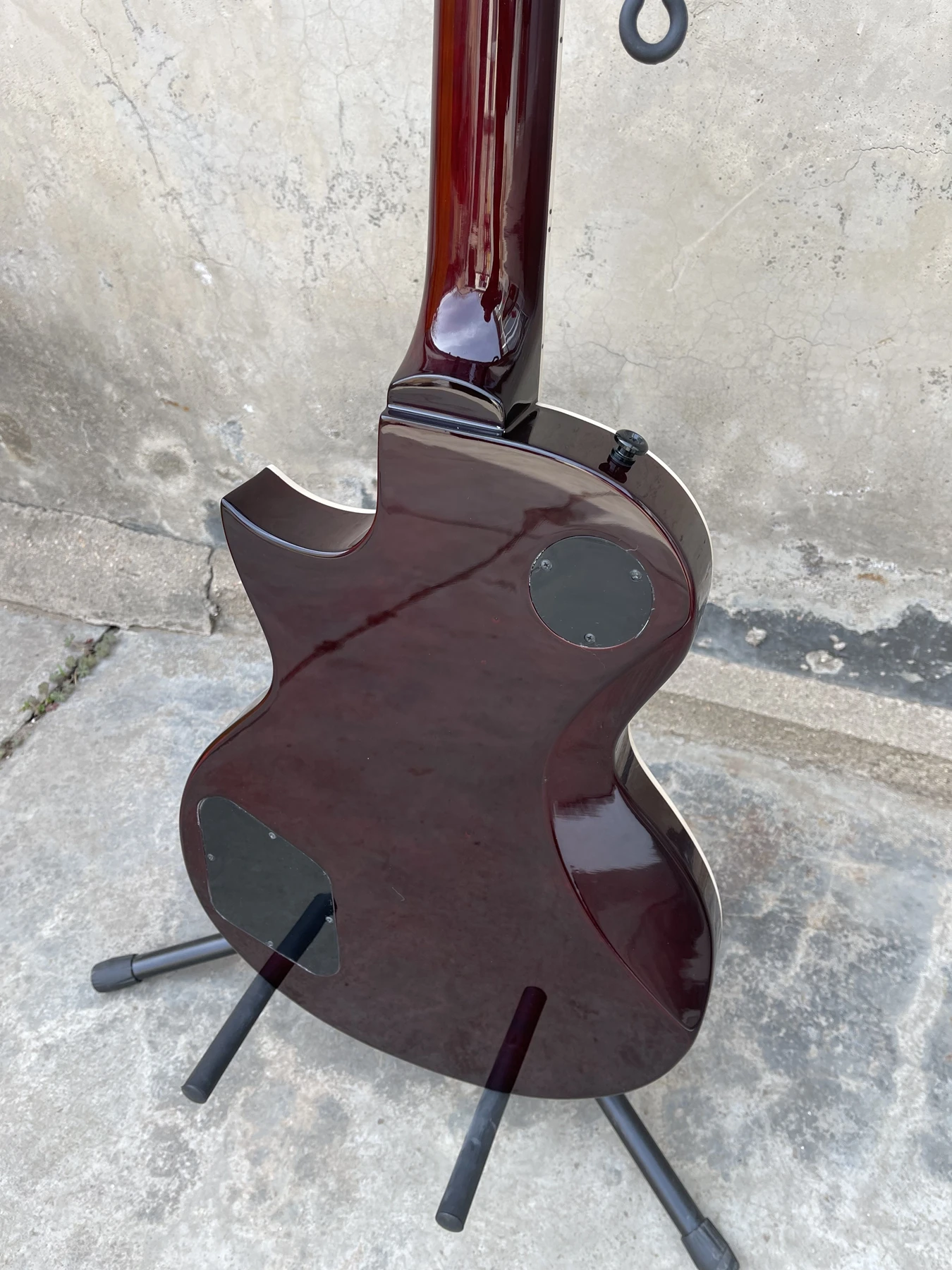 Červená ESP gitara, shell, intarzované ružové drevo hmatníkom, kvalitný high-end, nákladovo efektívne