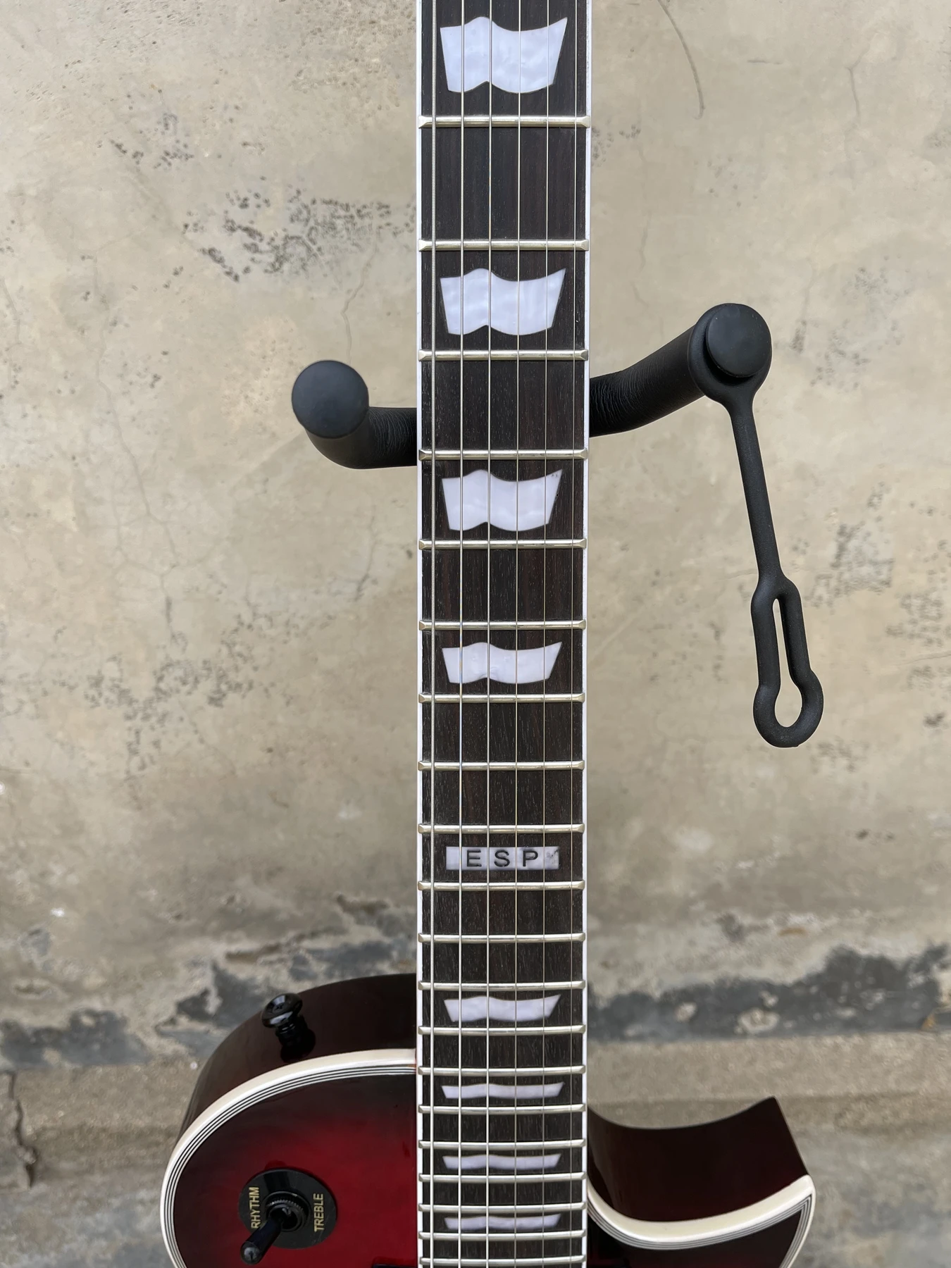 Červená ESP gitara, shell, intarzované ružové drevo hmatníkom, kvalitný high-end, nákladovo efektívne